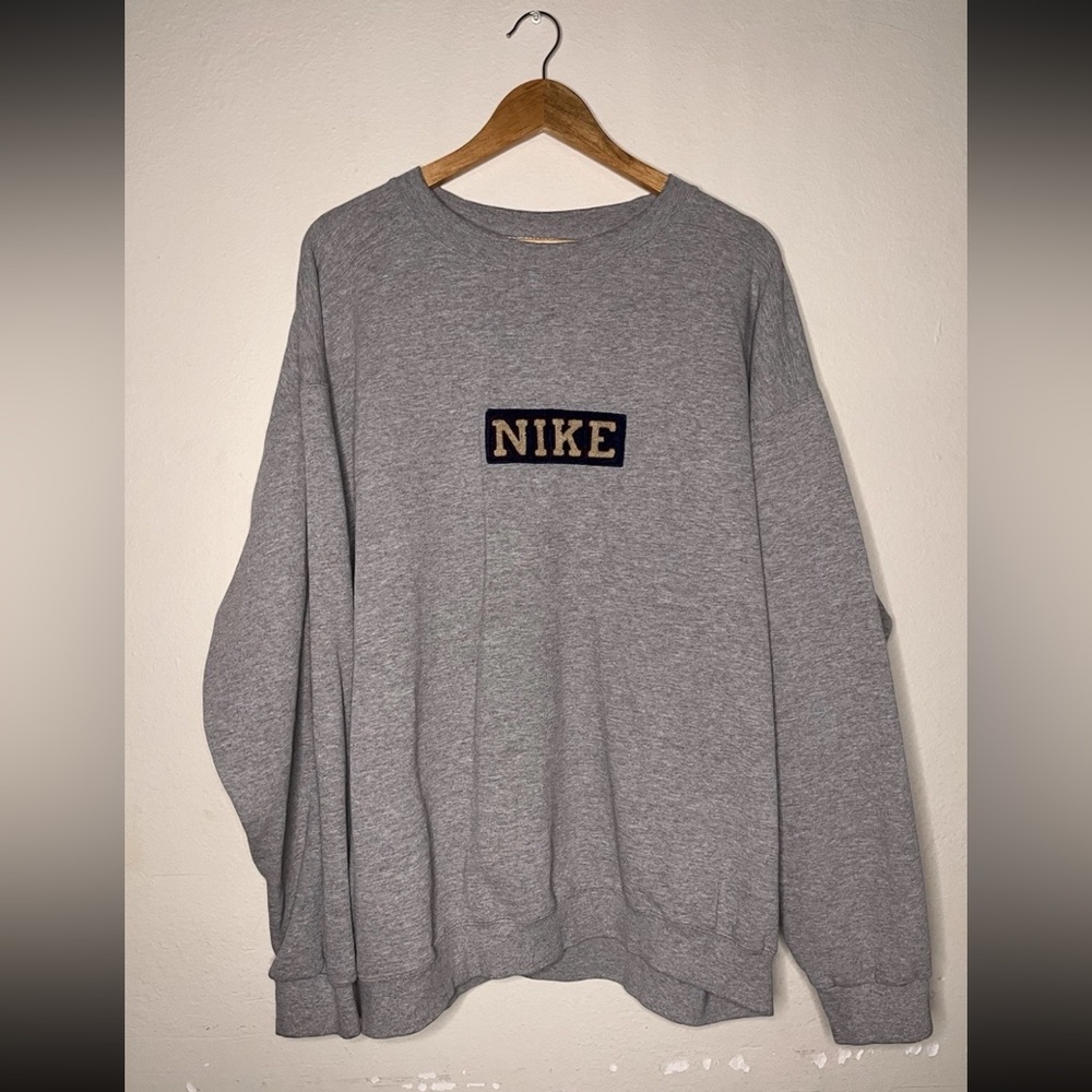 Nike Vintage 90s Crewneck With chenille terrycloth box logo patch